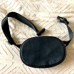 Chic black fanny pack